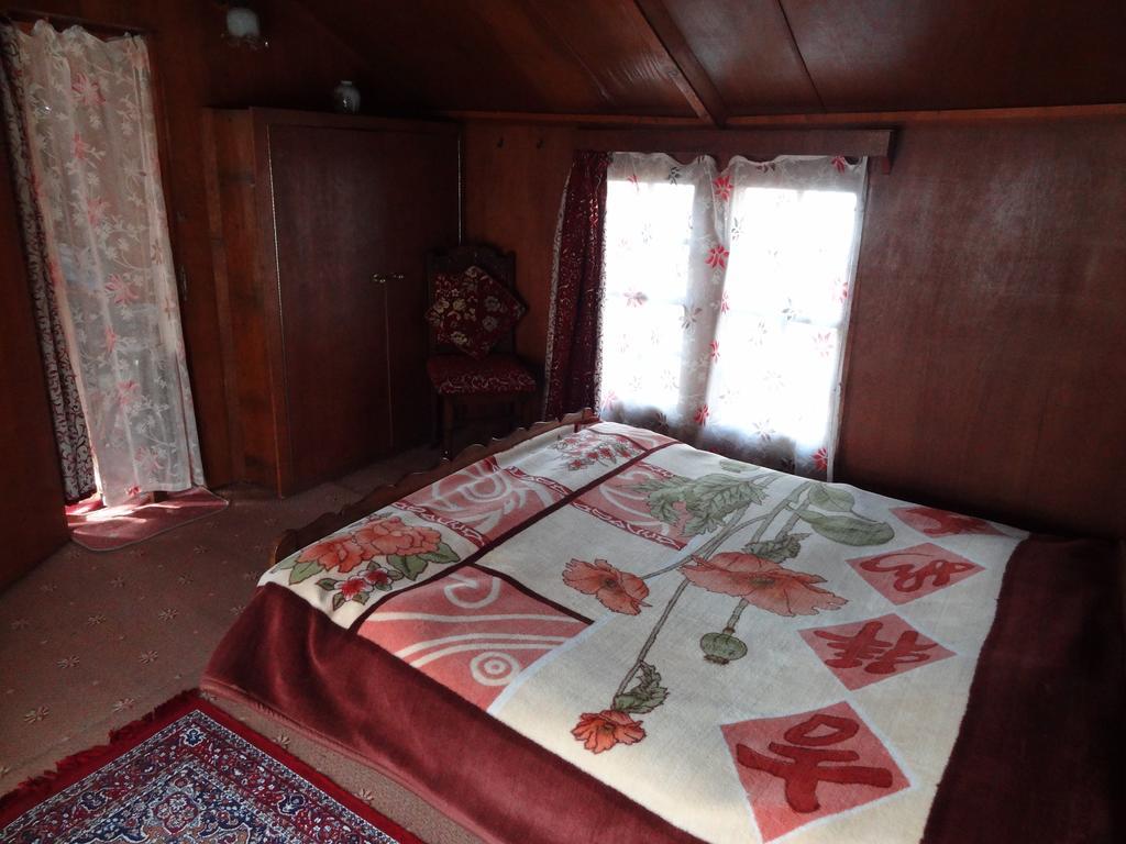 Отель Houseboat Moon Of Kashmir Сринагар Номер фото